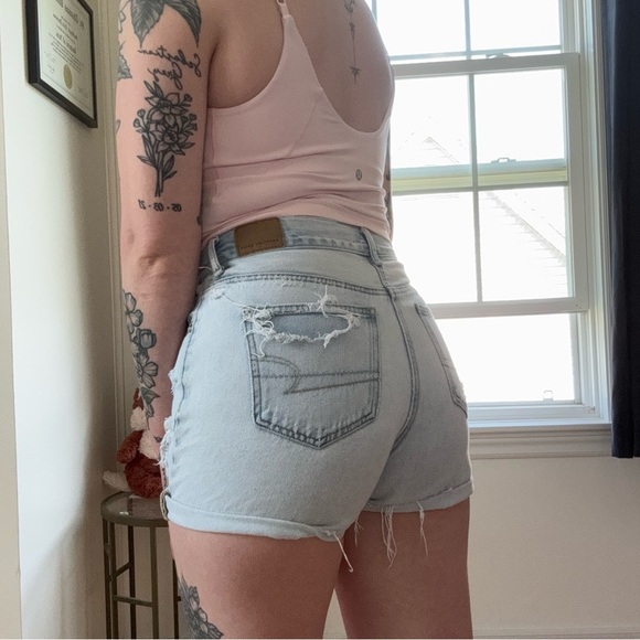 American Eagle Distressed Light Wash Denim Mom Shorts - Picture 8 of 10